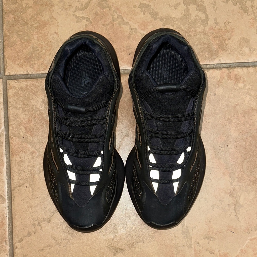 Yeezy boost 700 v3